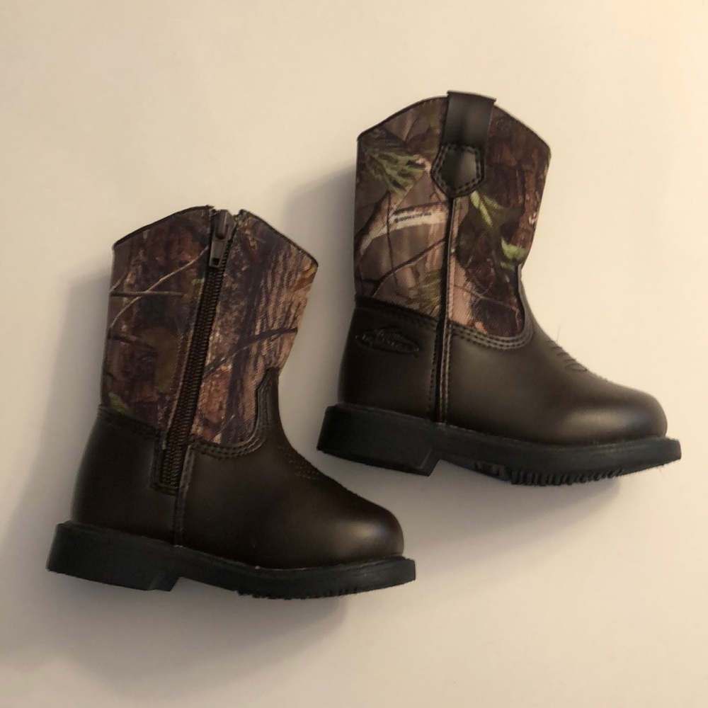 Toddler camo boots